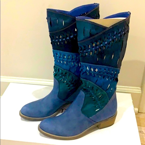 White Mountain Shoes - ❣️$250 value❣️ Summit by White Mountain boots❣️